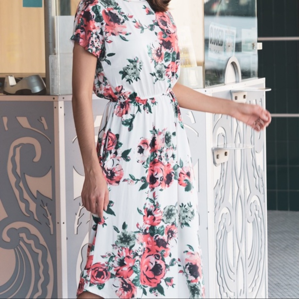 ⭐️Ivory Floral Buttery Soft Midi/Maxi Dress⭐️